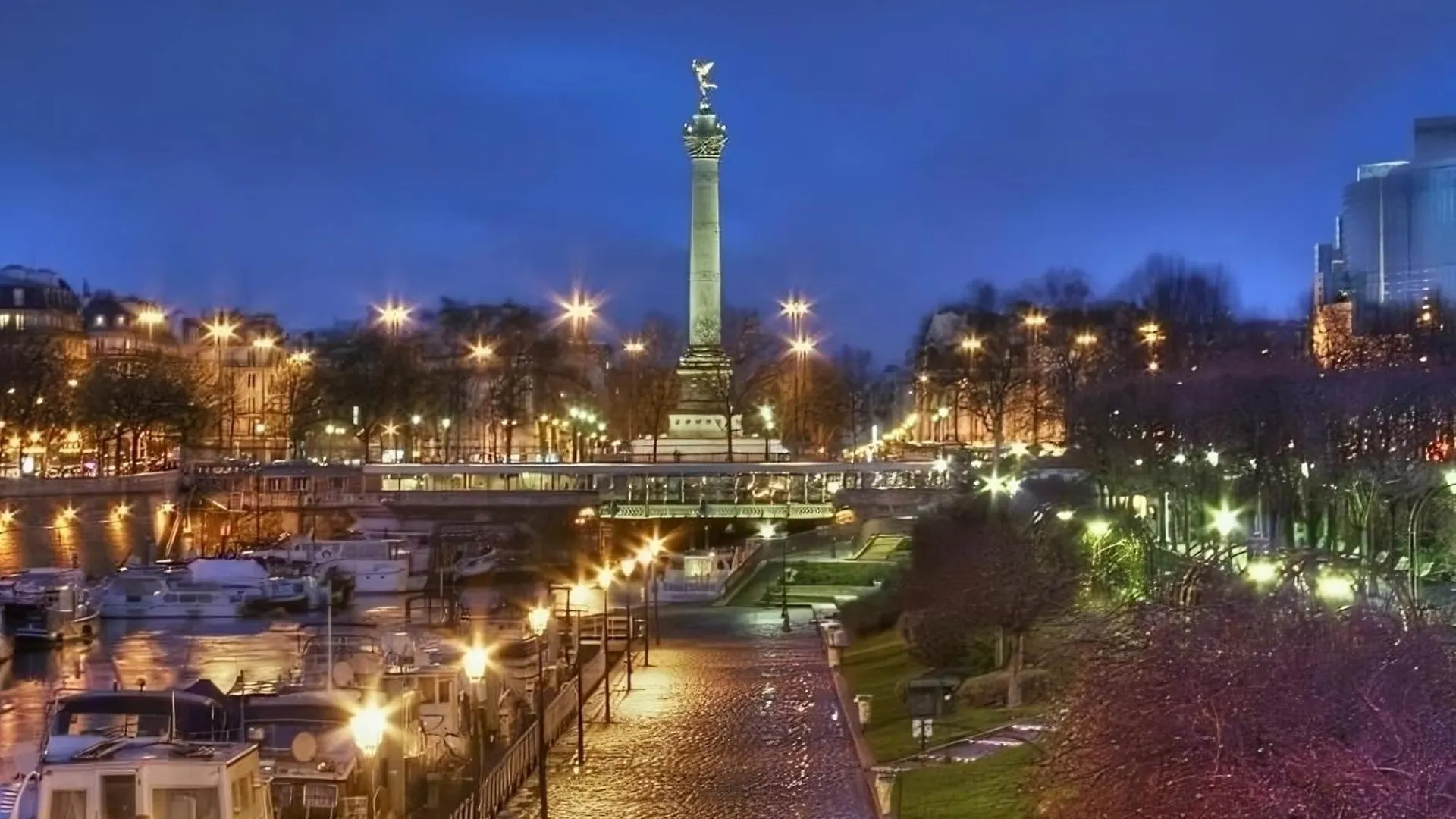 Heart Of Paris And Magical View Of The Seine River By Weekome France